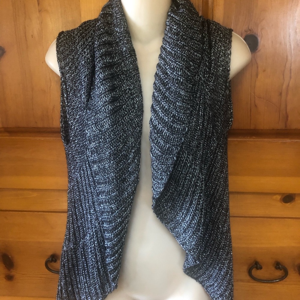 Beautiful Silver/Gray Long Knit Vest..Sz L